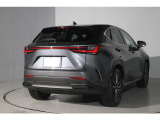 お客様が安全安心にお使いいただくために、納車前にレクサステクニカルショップにて点検整備をさせていただきます。