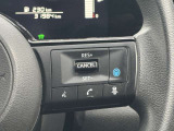 ハンドルの右側にはプロパイロットシステムのスイッチが付いているので、高速道路の運転が楽になりますよ!左側のオーディオ操作のスイッチにて音量調整等をナビを直接触ることなく操作ができます。