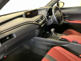 FSPORT専用Ltexシート。快適で操作性の良い運転の基本は、シートポジションです。