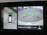 アラウンドビューモニターで車の周囲の情報が室内でわかります。