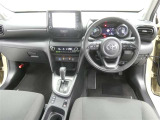 運転席からの視界はこんな感じです☆お気軽にご来店いただき、実際に座って是非お確かめください。ドライバーに寄り添う快適な操作フィールをもたらすステアリングです。