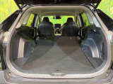 普段のお買い物や通勤、送迎等に十分な荷室スペースを確保しております。セカンドシートを倒すと、大きな荷物の積載も可能です♪