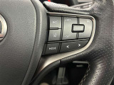 前方の車との車間を設定し、スピードを上げたり緩めたりを自動で行ってくれる追尾式の「レーダークルーズ」。上級装備の一つです!高級車にしかつかない嬉しい機能です。