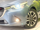 【LEDヘッドライト】悪天候や夜間走行時も良好な視界を確保し安心して運転できる高輝度LEDヘッドライトを装備!点灯速度が早く、消費電力も抑えられています。