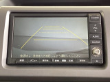 ガイド線表示付きのバックカメラです。後退時、後方の視界をサポートします