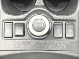 【オールモード4&times;4】2WD/4WDモードを手軽に切り替え可能。燃費重視の2WD、スタック時に役立つLOCK、AUTOモードでは4WDの配分を自動で調整し、路面状況を問わず安定した走りをサポート。