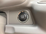 キーレスプッシュスタートです!技術革新ってスゴイ!と感動しちゃいます!だって鍵を持っているだけで開閉できるなんて!