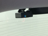 後方も見逃さない。リアドラレコが、あなたのドライブをサポート。