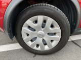 当店でのタイヤの目安は「車検基準」といたしております。ご希望でお車ご購入と同時での新品タイヤへの交換(有料)もお承りいたします。詳しくはスタッフまで。