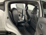 リアシート座面を持ち上げると、背の高い荷物を積むのに便利なトールモードに変身します!多彩なシートアレンジで使い勝手良好!