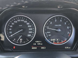 『運転』に対するBMWのこだわりはメーターパネルにも表れております。視野性の良いメーターパネルは疲労感の軽減と、運転の楽しさをもたらしてくれます。