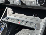 内装クリーニングも施しております。内装の綺麗なお車は気持ちが良くオススメさせていただく1つのポイントになっております。
