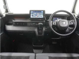 ◆インテリアパネル◆視界広々で非常に運転しやすくロングドライブでも疲れを感じさせないすっきりとまとまったインパネ周りです。