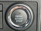 ボタン操作でエンジンの始動・停止をスムーズに行えるプッシュスタートスイッチを装備しています。