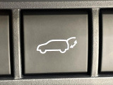 【パワーバックドア】スマートキーや運転席のボタンを押すだけでリアゲートが自動で開閉します!荷物を持っている時や、高い位置にあるバックドアを閉める際に便利な機能です♪