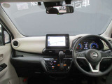フロントガラスが広く視界が広々としているので、運転がとてもし易いです