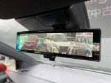 ◆スマートルームミラー◆乗員・ヘッドレスト・積載物などでさえぎられがちなルームミラーの後方視界をクリアに保ちます!車内の状況に関わらず、車両後方にあるカメラの映像をルームミラーに映し出します!