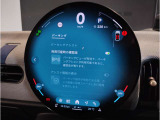 MINIのメーターパネルは円をコンセプトにデザインされております。おしゃれで愛嬌のあるMINI独自のデザインに惹かれる方は数多くいらっしゃいます。