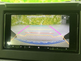 後方の状況を安全確認できます。駐車時の不安を軽減し、よりスムーズな運転をサポートします。運転の安全性を向上。