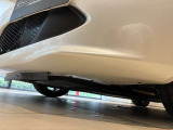 車体の下部。4Cの低い構えと、普段は見えにくい部分の位置関係をご確認いただけます。ご自宅の駐車場所や段差との相性を考える際にも、現車であわせてご確認ください。購入前の確認も承ります。
