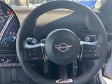 丸を基調としたMINIらしい運転席デザイン