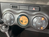 【オートエアコン】一度お好みの温度に設定すれば、車内の温度を検知し風量や温度を自動で調整。暑い&hellip;寒い&hellip;と何度もスイッチ操作をする必要はありません。快適な車内空間には必須の機能ですね♪