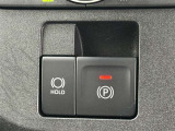 ★電動パーキングブレーキ★スイッチで作動・解除。「P」シフトで自動作動、「P」シフト以外にシフトで解除されるオート機能!