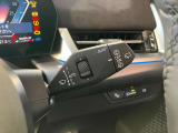 オートワイパー:フロントガラスについているレインセンサーで雨の量を感知し自動的にワイパーを作動させます。