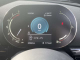 デジタルメーター。視認性がよく指針の動きも驚くほどスムーズです。