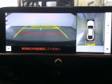 パノラミックビューモニター付きです。 車両を上から見たような映像をディスプレイオーディオ画面に表示。運転席からの目視だけでは見にくい、車両周辺の状況をリアルタイムでしっかり確認できます。