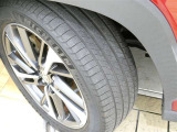 ※夏タイヤ新品納車※新品タイヤで納車いたします♪溝が少ないままだとスリップしたりブレーキ時の制動距離が長くなってしまいます。交換までまだまだ余裕があるのは経済的にも助かります