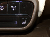 【シートヒーター】シートヒーター装備車です。寒い冬に乗車中とても暖かく快適に移動できます。冷え性の方にピッタリの装備です!
