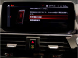【ⅰドライブナビゲーション】文字情報も鮮明に表示する高解像度カラーディスプレイを採用。視認性に優れた地図デザインと特徴的な建造物を目印にした描写表示で現在位置を把握できます。地図データの更新も可能です