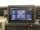 HondaCONNECT対応の便利なナビディスプレー。お持ちのスマートフォンと連携して、ナビやBluetoothでの音楽再生が可能です。デザインはもちろん、操作性も良好です。