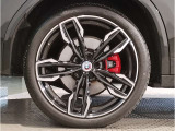 【BMWアロイホイル】軽量かつ強度に拘ったアロイホイル。走行性能ポテンシャルを引き出す設計。車の足元を引き締めてくれる大きなポイントはアロイホイルです。