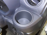 運転席にカップホルダーを装備しております。