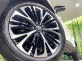 【純正18インチアルミホイール】外観にマッチした純正アルミホイールを装着しております。各種社外アルミホイールや、スタッドレスタイヤも取扱いしております。是非ご相談ください♪