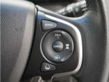 ◆アダプティブクルーズコントロール◆予め設定した車速内でクルマが自動的に加減速。前走車との適切な車間距離を維持しながら追従走行します。【LKAS】車線維持支援システムでステアリング操作を支援。