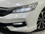 【LEDヘッドライト】悪天候や夜間走行時も良好な視界を確保し安心して運転できる高輝度LEDヘッドライトを装備!点灯速度が早く、消費電力も抑えられています。