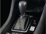【シフトレバー】シフトもとても操作しやすいデザインになっております。運転する人の事を第一に考えた操作性の高い仕様です。