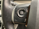 運転中、オーディオの操作をしてて、ハッとしたことはありませんか?ステアリングスイッチは、運転中でもハンドルでオーディオの操作が可能です。安全なドライブをサポートします。