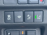 [ VSA (ABS+TCS+横すべり抑制) ]すべりやすい道や、障害物・割り込み車を避けるため急ハンドルを切った時に起こりがちなクルマの姿勢の乱れを抑制し、運転にゆとりをもたらします。
