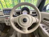 インテリアに合わせたデザインのステアリングは、運転される方のことも考え、運転しやすい形状、大きさです。是非一度、実際に触ってお確かめください。
