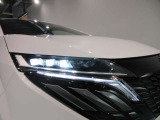 アダプティブLEDヘッドライトシステムです対向車や先行車に照射しないよう自動でハイビームの照射範囲を切り替えます 夜間走行時とても役立ちます