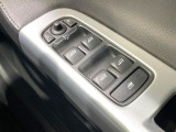 【電動格納ミラー】サイドミラーは電動格納式となっており、狭い駐車場でもキズがつくリスクを抑えられます。