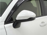 ◆ドアミラーウインカー◆ドアミラーにウインカーを装備しています。対向車に自身の進行方向を合図し安全に運転できます。