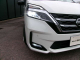 LEDヘッドランプ装備!LEDの白色光で遠くまで明るく照らし、夜間の安全運転をサポートします。