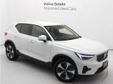 Volvo Cars appで車にリモートアクセスして、空調機能の操作や車の施錠・開錠、ソフトウェア更新などが可能です。エアコンやシートヒーターを操作して、出発前に車内を快適な温度に整えられます。