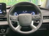 【ステアリングヒーター】冬場に冷たくなりやすい革巻きステアリングを、スイッチ一つで素早く適温に!エアコンよりも早く温まってくれるので、寒い日の運転も快適になりますね♪