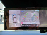 空から見下ろしているような視点で周囲を確認できるアラウンドビューモニター。駐車時とても便利♪
